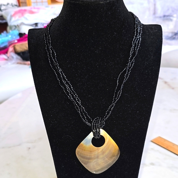 Pretty black Multi-strand Beaded Nstatement Necklace With Abalone Shell - Picture 1 of 10